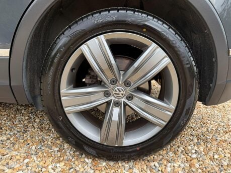Volkswagen Tiguan 2.0 TDI BlueMotion Tech SEL Euro 6 (s/s) 5dr 13