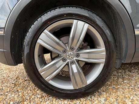 Volkswagen Tiguan 2.0 TDI BlueMotion Tech SEL Euro 6 (s/s) 5dr 16