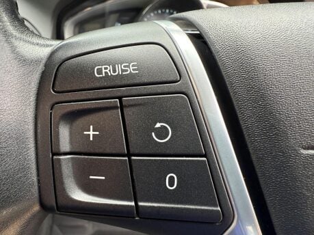 Volvo XC60 2.4 D5 SE Lux Nav Geartronic AWD Euro 5 5dr 17
