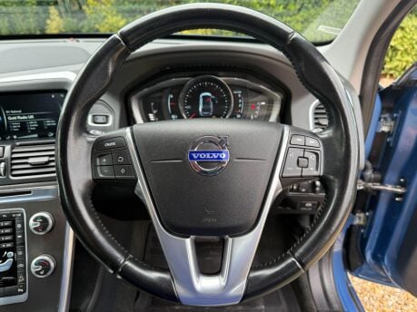Volvo XC60 2.4 D5 SE Lux Nav Geartronic AWD Euro 5 5dr 16