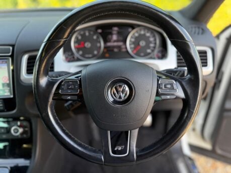 Volkswagen Touareg 3.0 TDI V6 BlueMotion Tech R-Line Plus Tiptronic 4WD Euro 6 (s/s) 5dr 17