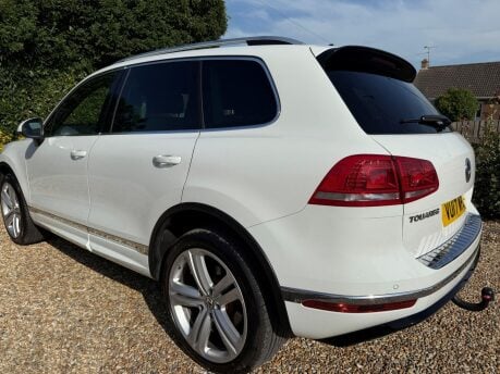 Volkswagen Touareg 3.0 TDI V6 BlueMotion Tech R-Line Plus Tiptronic 4WD Euro 6 (s/s) 5dr 12