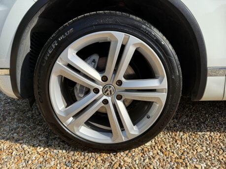 Volkswagen Touareg 3.0 TDI V6 BlueMotion Tech R-Line Plus Tiptronic 4WD Euro 6 (s/s) 5dr 14