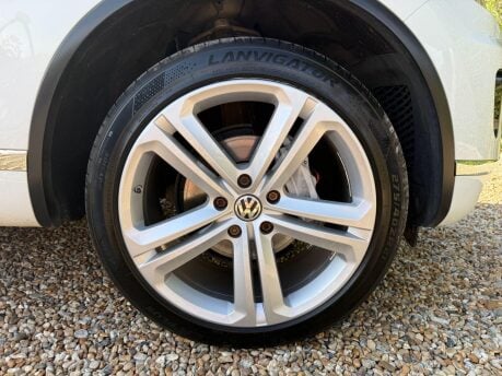 Volkswagen Touareg 3.0 TDI V6 BlueMotion Tech R-Line Plus Tiptronic 4WD Euro 6 (s/s) 5dr 15