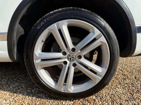 Volkswagen Touareg 3.0 TDI V6 BlueMotion Tech R-Line Plus Tiptronic 4WD Euro 6 (s/s) 5dr 13