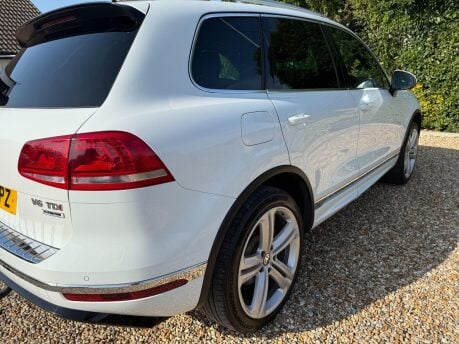 Volkswagen Touareg 3.0 TDI V6 BlueMotion Tech R-Line Plus Tiptronic 4WD Euro 6 (s/s) 5dr 10