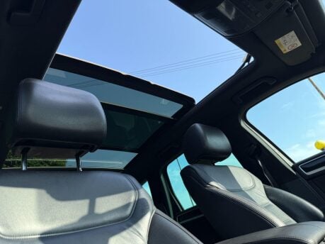 Volkswagen Touareg 3.0 TDI V6 BlueMotion Tech R-Line Plus Tiptronic 4WD Euro 6 (s/s) 5dr 3