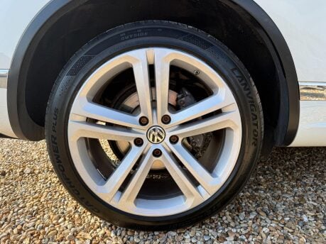 Volkswagen Touareg 3.0 TDI V6 BlueMotion Tech R-Line Plus Tiptronic 4WD Euro 6 (s/s) 5dr 16