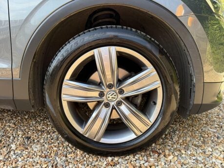 Volkswagen Tiguan 2.0 TDI BlueMotion Tech SEL 4Motion Euro 6 (s/s) 5dr 15