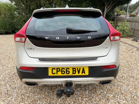 Volvo V40 2.0 T3 Pro Euro 6 (s/s) 5dr 9