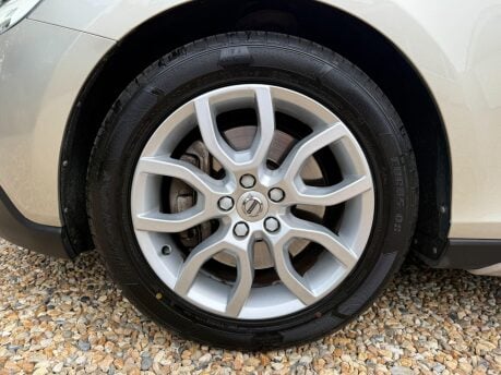 Volvo V40 2.0 T3 Pro Euro 6 (s/s) 5dr 12