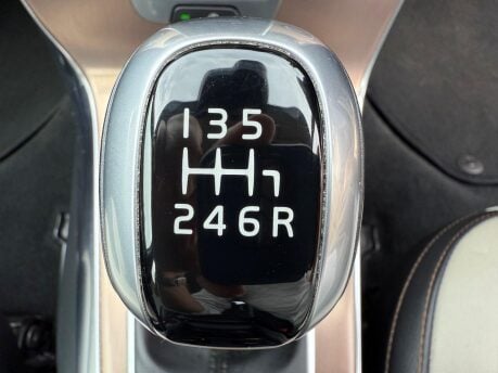 Volvo V40 2.0 T3 Pro Euro 6 (s/s) 5dr 22