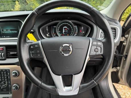 Volvo V40 2.0 T3 Pro Euro 6 (s/s) 5dr 16