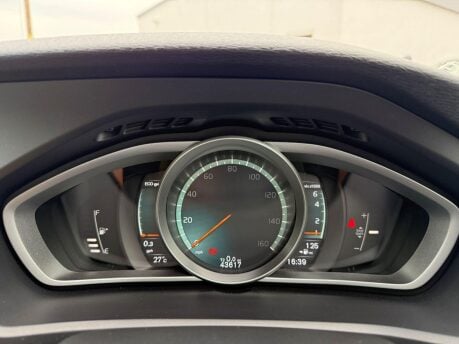 Volvo V40 2.0 T3 Pro Euro 6 (s/s) 5dr 15
