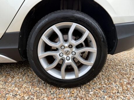 Volvo V40 2.0 T3 Pro Euro 6 (s/s) 5dr 11