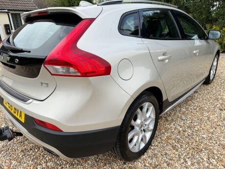 Volvo V40 2.0 T3 Pro Euro 6 (s/s) 5dr 8