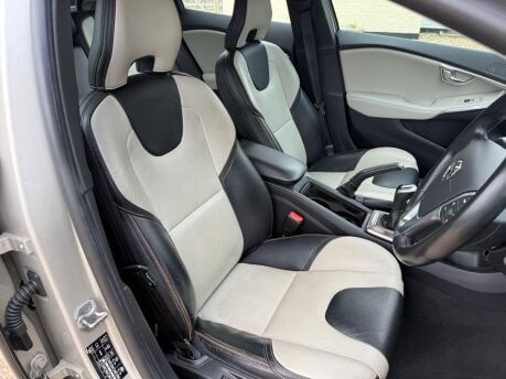 Volvo V40 2.0 T3 Pro Euro 6 (s/s) 5dr 25