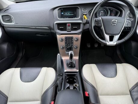 Volvo V40 2.0 T3 Pro Euro 6 (s/s) 5dr 24