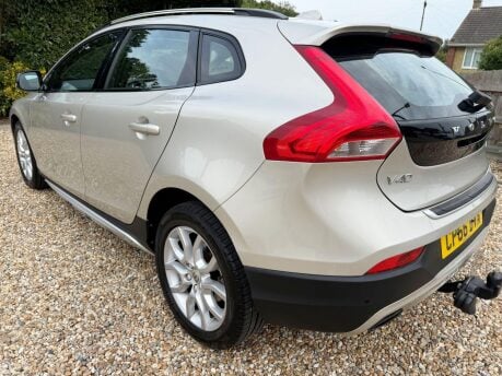 Volvo V40 2.0 T3 Pro Euro 6 (s/s) 5dr 10