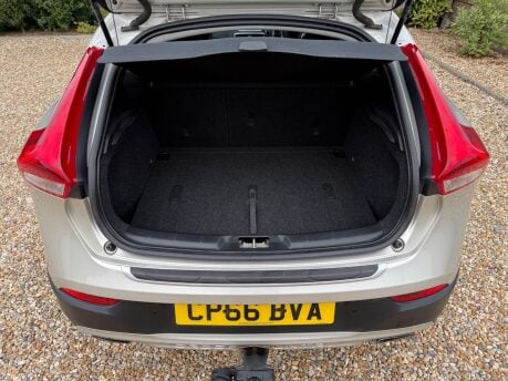 Volvo V40 2.0 T3 Pro Euro 6 (s/s) 5dr 27