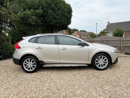 Volvo V40 2.0 T3 Pro Euro 6 (s/s) 5dr 4