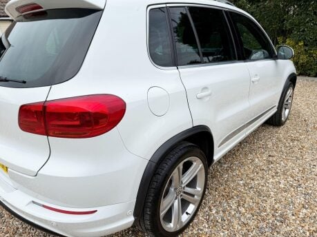 Volkswagen Tiguan 2.0 TDI BlueMotion Tech R-Line Edition DSG 4WD Euro 6 (s/s) 5dr 10