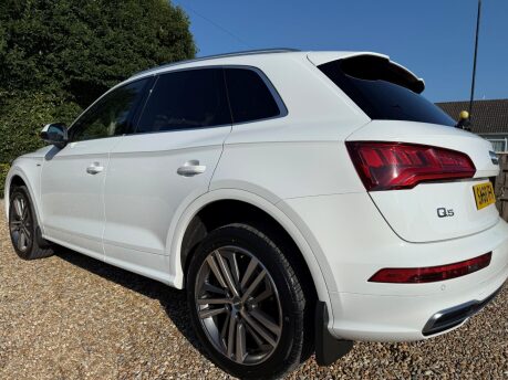 Audi Q5 2.0 TDI 40 S line S Tronic quattro Euro 6 (s/s) 5dr 12