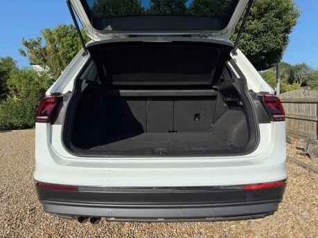 Volkswagen Tiguan 2.0 TDI BlueMotion Tech SEL DSG 4Motion Euro 6 (s/s) 5dr 24