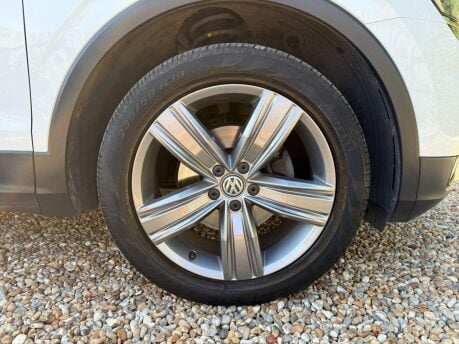 Volkswagen Tiguan 2.0 TDI BlueMotion Tech SEL DSG 4Motion Euro 6 (s/s) 5dr 15