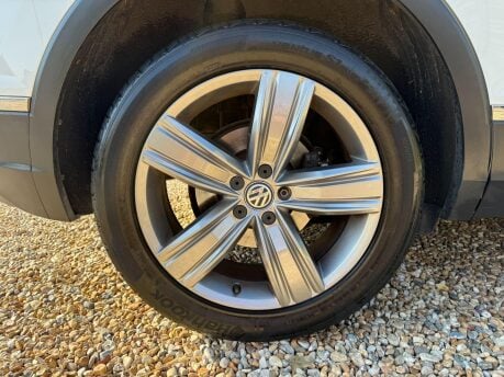 Volkswagen Tiguan 2.0 TDI BlueMotion Tech SEL DSG 4Motion Euro 6 (s/s) 5dr 16