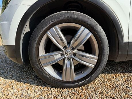 Volkswagen Tiguan 2.0 TDI BlueMotion Tech SEL DSG 4Motion Euro 6 (s/s) 5dr 14