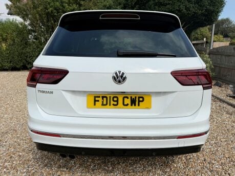 Volkswagen Tiguan 2.0 TDI R-Line Tech Euro 6 (s/s) 5dr 11