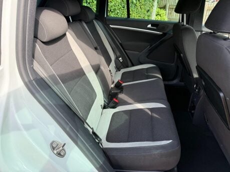 Volkswagen Tiguan 2.0 TDI BlueMotion Tech R-Line 4WD Euro 6 (s/s) 5dr 17