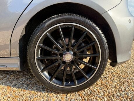 Mercedes-Benz A Class 2.1 A200d AMG Line (Premium) 7G-DCT Euro 6 (s/s) 5dr 11