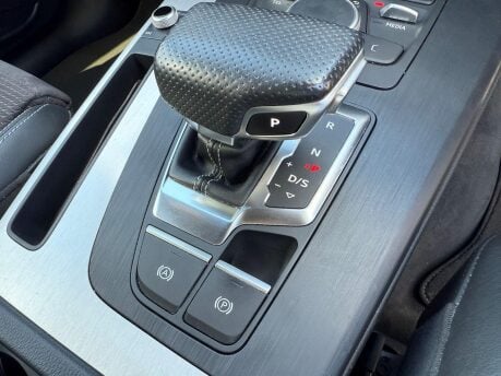 Audi Q5 2.0 TDI S line S Tronic quattro Euro 6 (s/s) 5dr 17