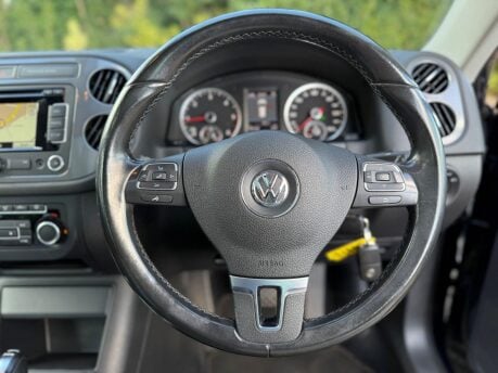 Volkswagen Tiguan 2.0 TDI BlueMotion Tech Match DSG 4WD Euro 5 (s/s) 5dr 18