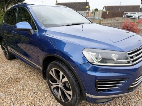 Volkswagen Touareg 3.0 TDI V6 BlueMotion Tech R-Line Tiptronic 4WD Euro 6 (s/s) 5dr 9