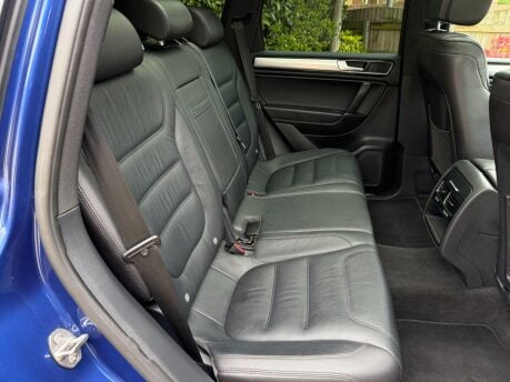Volkswagen Touareg 3.0 TDI V6 BlueMotion Tech R-Line Tiptronic 4WD Euro 6 (s/s) 5dr 22