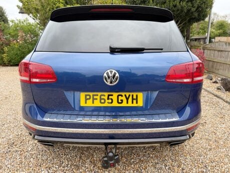 Volkswagen Touareg 3.0 TDI V6 BlueMotion Tech R-Line Tiptronic 4WD Euro 6 (s/s) 5dr 11