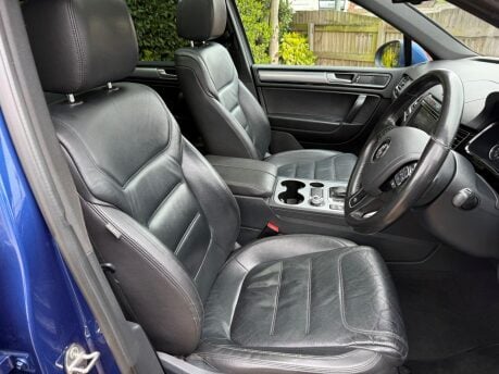 Volkswagen Touareg 3.0 TDI V6 BlueMotion Tech R-Line Tiptronic 4WD Euro 6 (s/s) 5dr 21