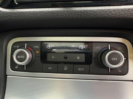 Volkswagen Touareg 3.0 TDI V6 BlueMotion Tech R-Line Tiptronic 4WD Euro 6 (s/s) 5dr 16