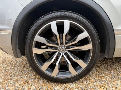 Volkswagen Tiguan 2.0 TDI R-Line Tech 4Motion Euro 6 (s/s) 5dr 17
