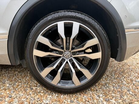 Volkswagen Tiguan 2.0 TDI R-Line Tech 4Motion Euro 6 (s/s) 5dr 14
