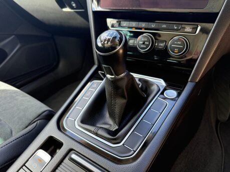 Volkswagen Passat 2.0 TDI GT Euro 6 (s/s) 5dr 16