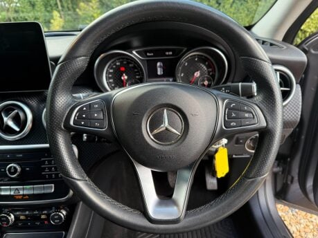Mercedes-Benz A Class 2.1 A200d Sport (Premium) 7G-DCT Euro 6 (s/s) 5dr 12