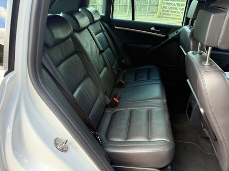 Volkswagen Tiguan 2.0 TDI BlueMotion Tech R-Line DSG 4WD Euro 6 (s/s) 5dr 18