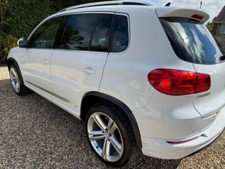 Volkswagen Tiguan 2.0 TDI BlueMotion Tech R-Line DSG 4WD Euro 6 (s/s) 5dr 10