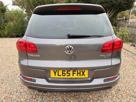 Volkswagen Tiguan 2.0 TDI BlueMotion Tech R-Line Edition 4WD Euro 6 (s/s) 5dr 9