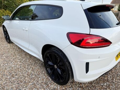 Volkswagen Scirocco 2.0 TDI BlueMotion Tech R-Line DSG Euro 6 (s/s) 3dr 10