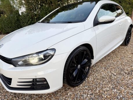 Volkswagen Scirocco 2.0 TDI BlueMotion Tech R-Line DSG Euro 6 (s/s) 3dr 5
